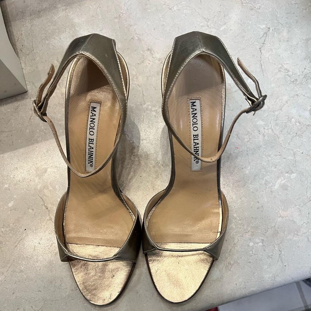 Beautiful gold manolos!